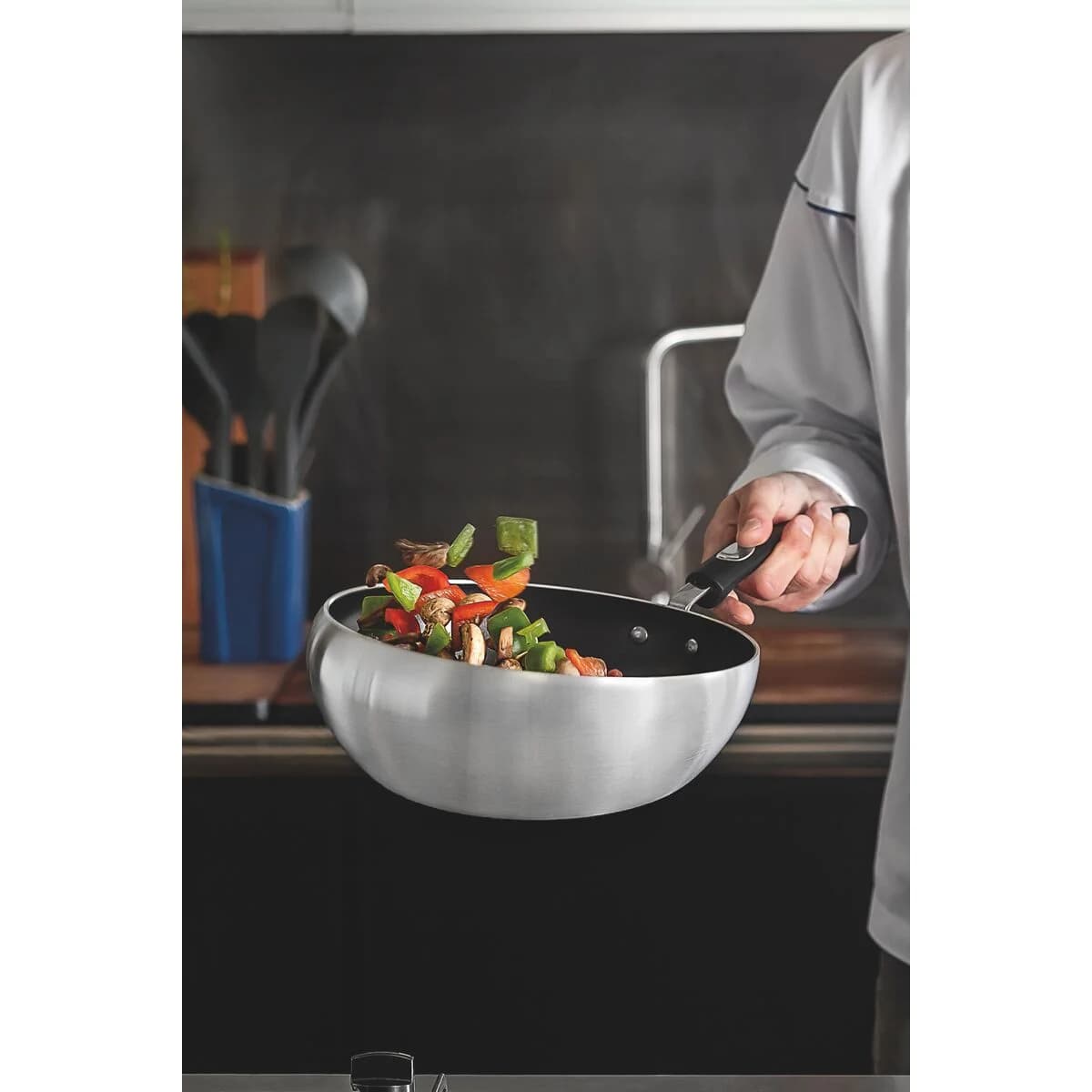 Sarten Tramontina Profesional Para Saltear Aluminio 28 Cm — imagen 5 de 6