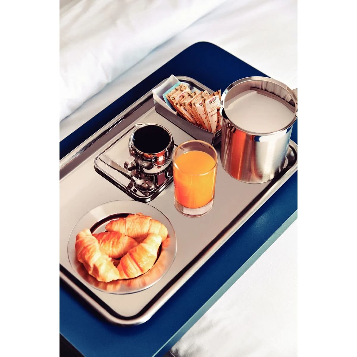 Bandeja Retangular Tramontina Buena Acero Inox 49x33 cm — imagen 4 de 5
