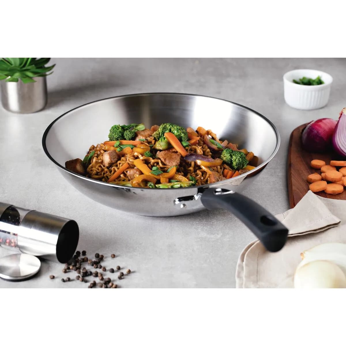Wok Tramontina Astro Silicone de acero inoxidable triple fondo para inducción 28 cm 3.3 L — imagen 4 de 5