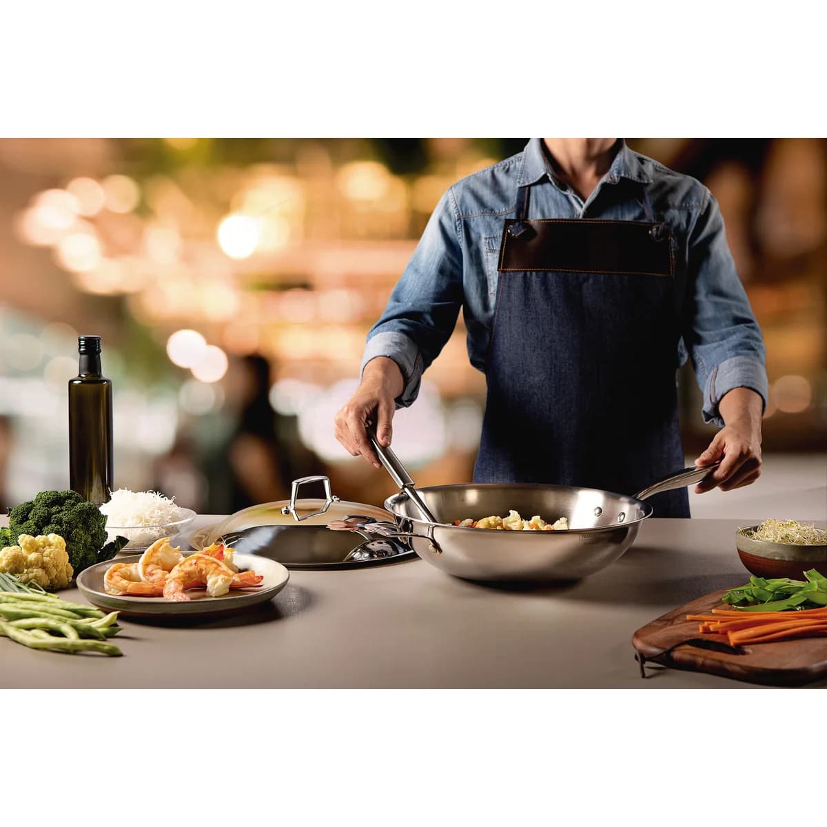 Wok Tramontina Grano Cuerpo Triple 32 cm 5,2 L Acero Inoxidable con Tapa — Apto Inducción — imagen 5 de 5
