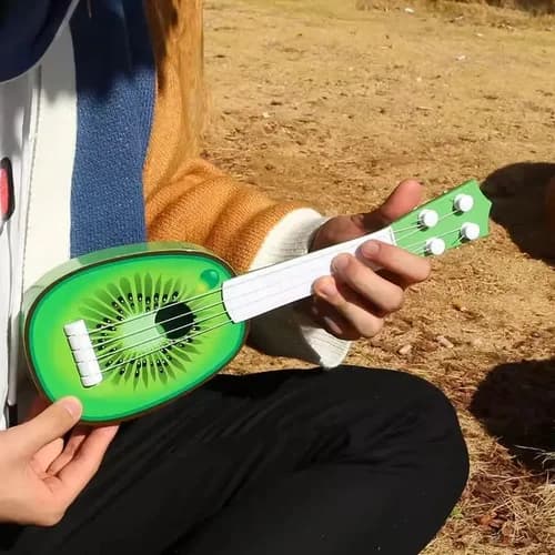 Ukelele Infantil De Juguete Diseño De Fruta 33 X 11 Cm — imagen 2 de 4