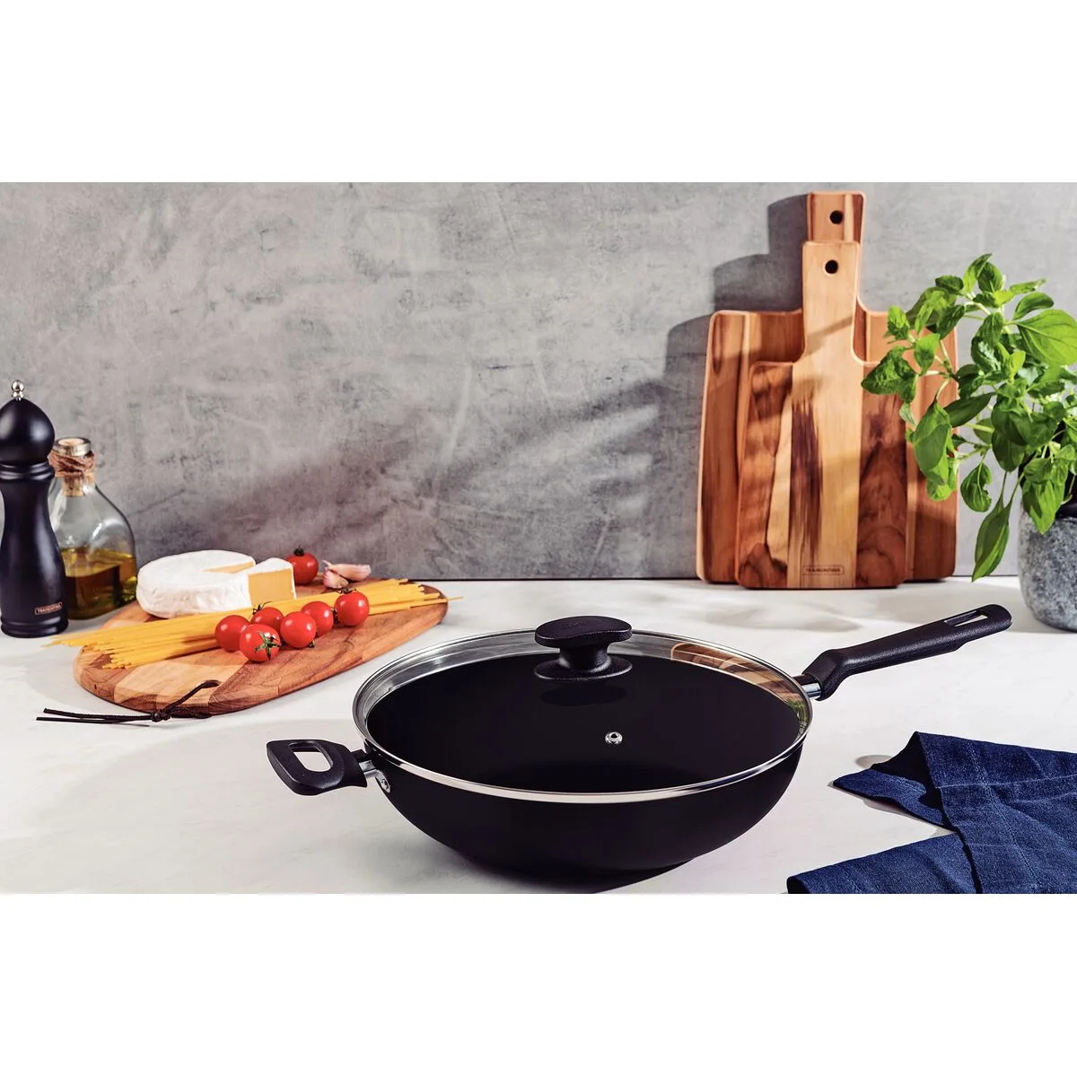Wok Tramontina Teflon Antiadherente Loreto 28 Cm Con Tapa - Imagen 3